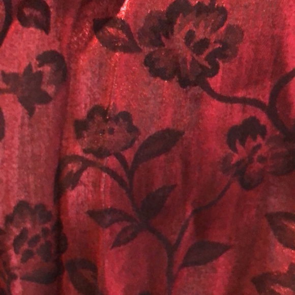 Red floral top - Picture 2 of 5